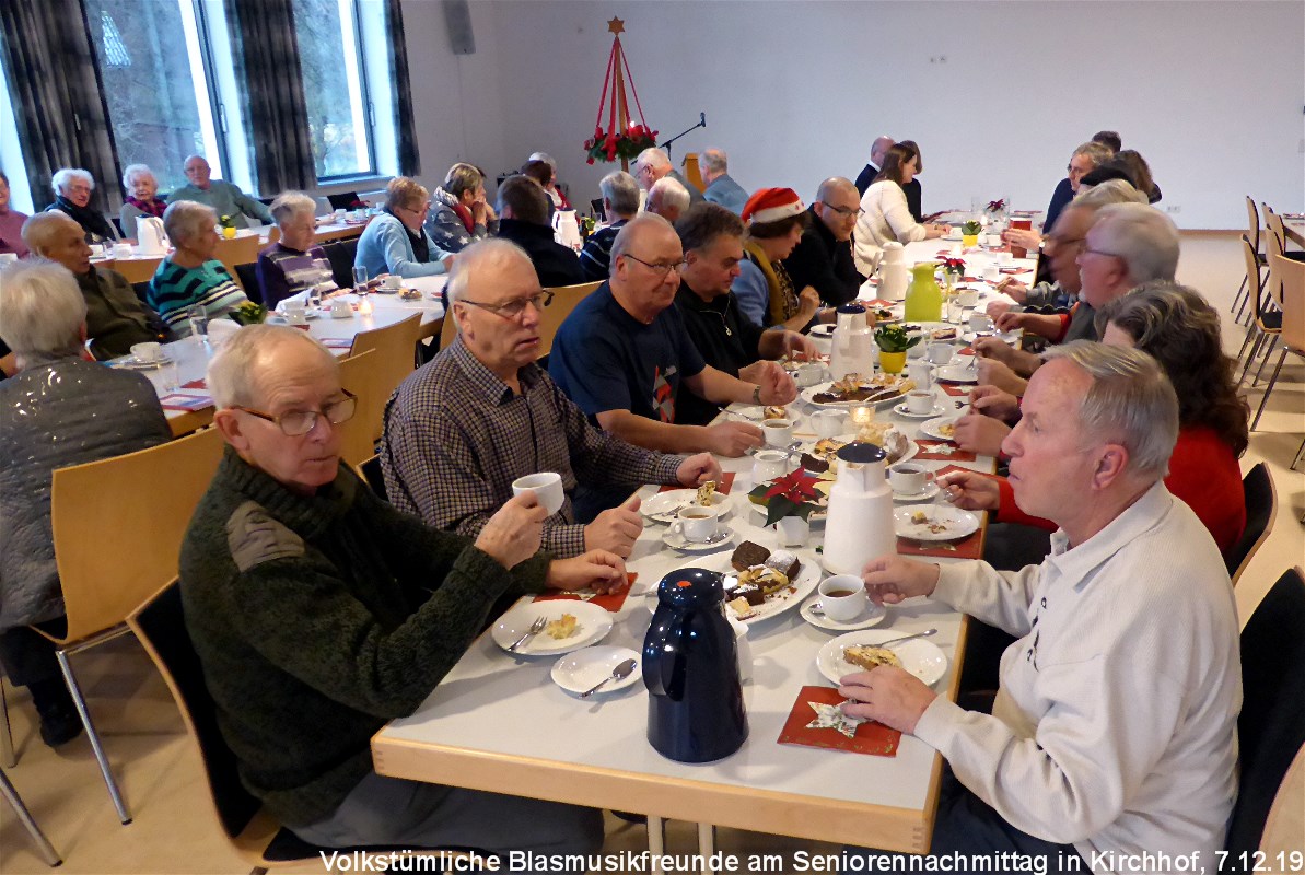 Web_P1230643_VBF_71219_Seniorentag_in_Kirchhof_Kaffeetrinken