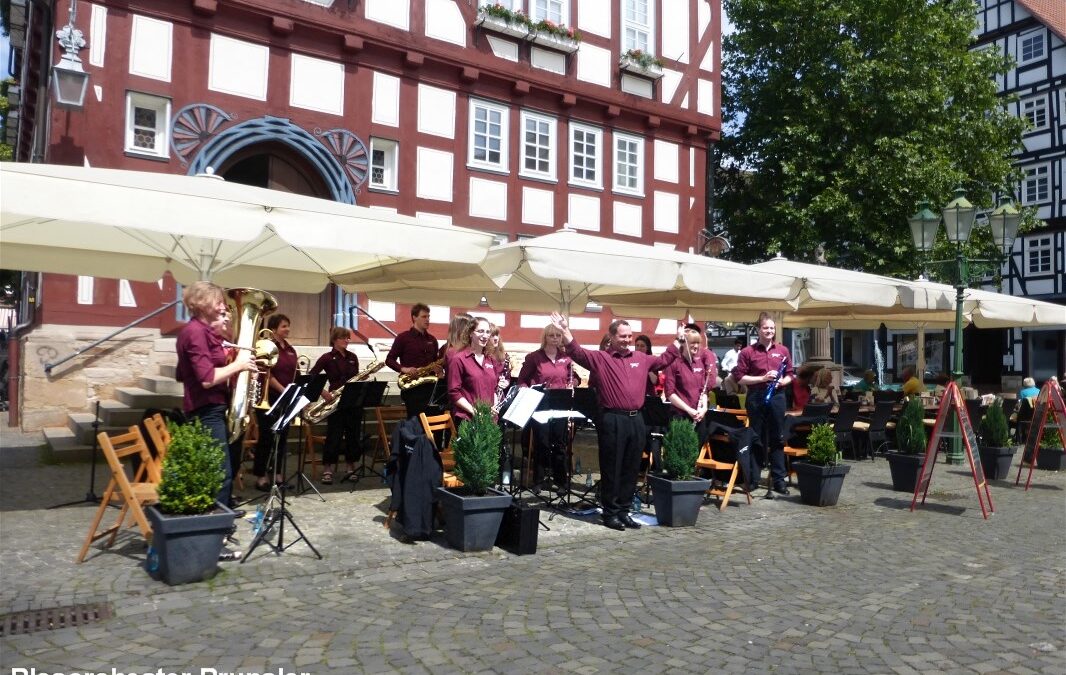 Blasorchester spielte am Melsunger Marktplatz auf