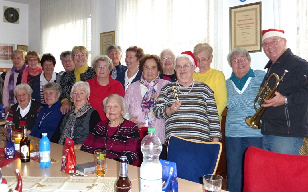 Weihnachtsfeiern bei Gymnastik-Seniorinnen- und Damen