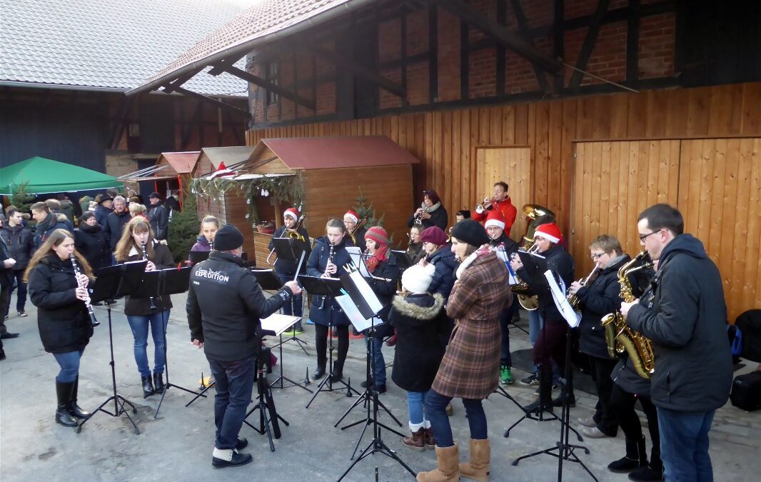 Unser Blasorchester spielte am Brunslarer Weihnachtsmarkt