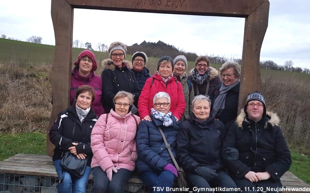 Gymnastikdamen auf Neujahrswanderung